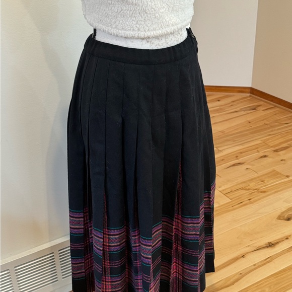Pendleton color pleated skirt- classic luxury, office siren - Picture 9 of 9